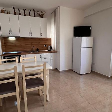Mire Apartment Durres Exterior photo